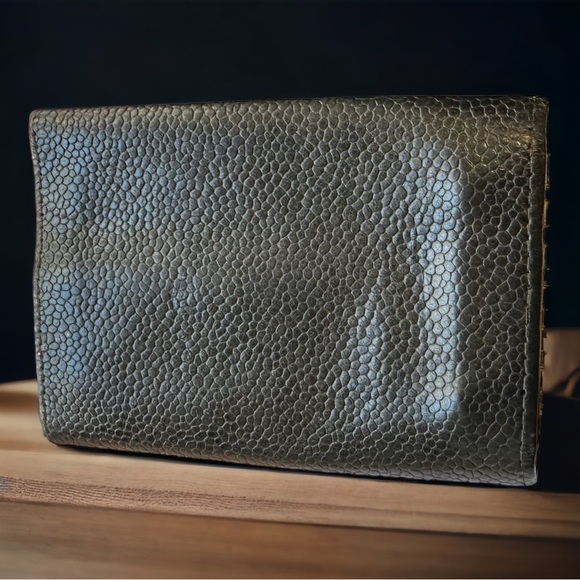 GUC Chanel Caviar Leather  Key Holder Case. Black Exterior w/Silver Key Hangers. - Picture 8 of 9